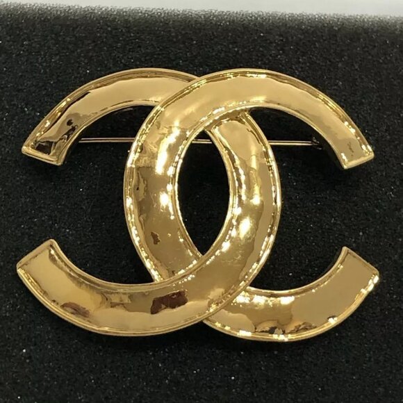 CHANEL CC Logo Vintage Brooch Gold Tone Pin 94P Auth - Picture 2 of 16